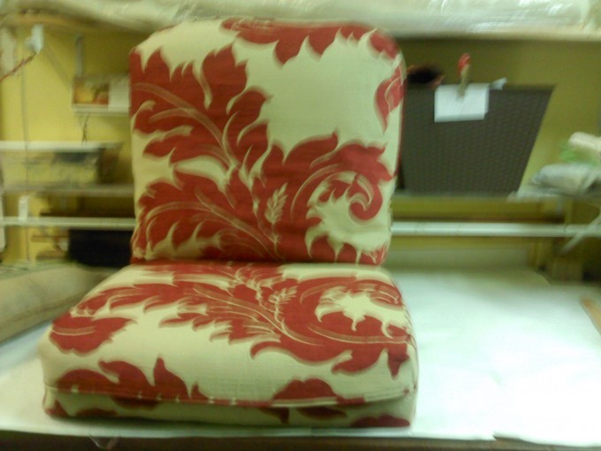 damask_cushion.jpg