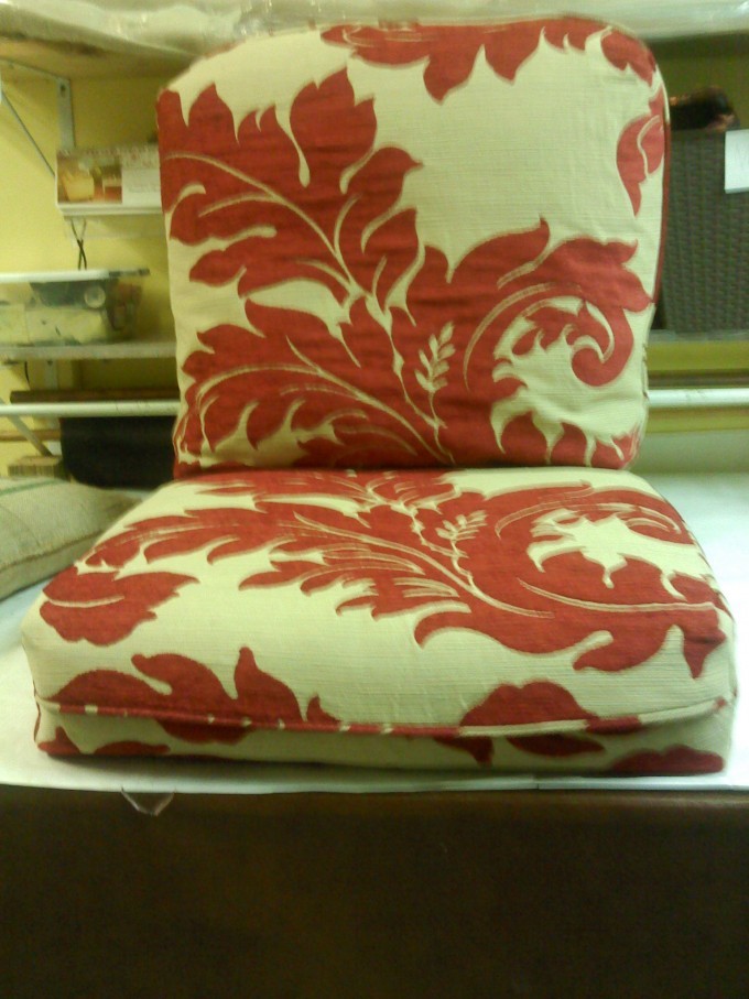 damask_cushion2.jpg