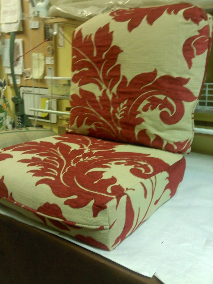 damask_cushion3.jpg